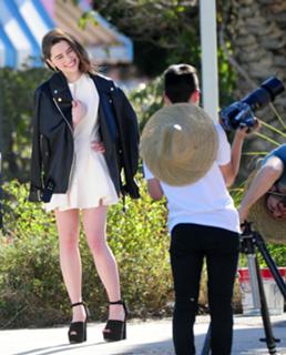 Emilia Clarke feet photo thumbnail