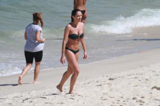 Deborah Secco feet photo thumbnail