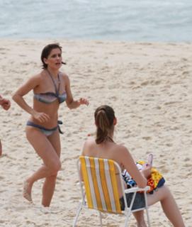 Deborah Secco feet photo thumbnail