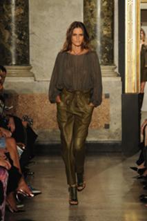 Izabel Goulart feet photo thumbnail