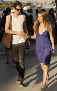 Alicia Silverstone feet photo thumbnail