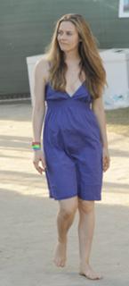 Alicia Silverstone feet photo thumbnail