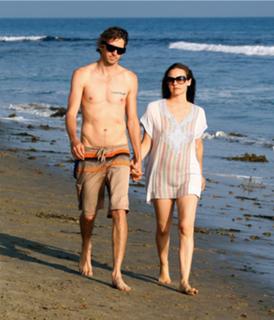 Alicia Silverstone feet photo thumbnail