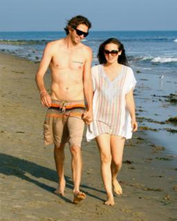 Alicia Silverstone feet photo thumbnail