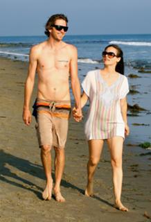 Alicia Silverstone feet photo thumbnail