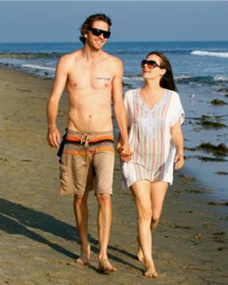 Alicia Silverstone feet photo thumbnail