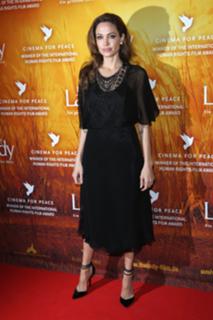 Angelina Jolie feet photo thumbnail