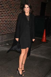 Cobie Smulders feet photo thumbnail