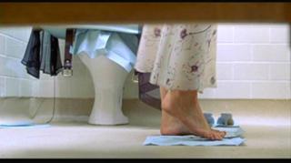 Debra Messing feet photo thumbnail