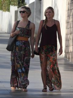 Julianne Hough feet photo thumbnail