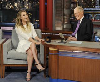 Kaley Cuoco feet photo thumbnail