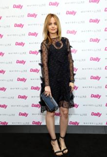 Mena Suvari feet photo thumbnail