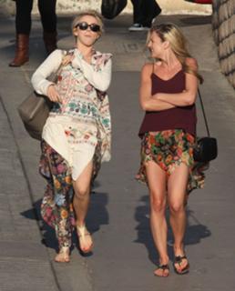 Julianne Hough feet photo thumbnail