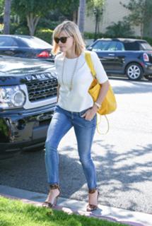Reese Witherspoon feet photo thumbnail