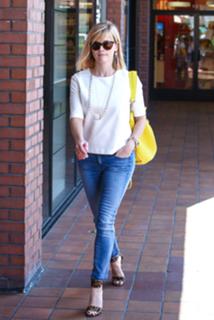 Reese Witherspoon feet photo thumbnail