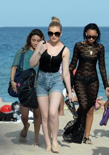 Perrie Edwards feet photo thumbnail