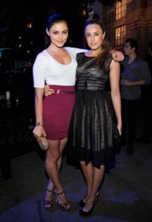 Phoebe Tonkin feet photo thumbnail