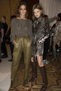 Izabel Goulart feet photo thumbnail
