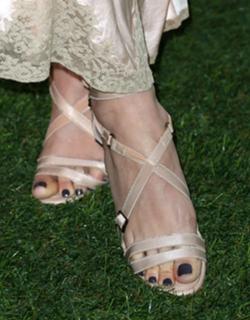 Maggie Grace feet photo thumbnail