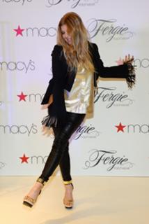 Fergie feet photo thumbnail