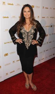 Tia Carrere feet photo thumbnail