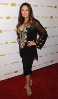 Tia Carrere feet photo thumbnail