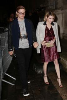 Emma Roberts feet photo thumbnail