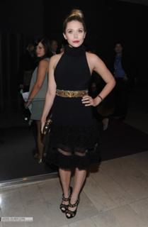 Elizabeth Olsen feet photo thumbnail