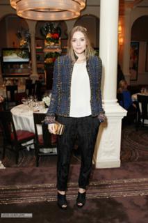Elizabeth Olsen feet photo thumbnail