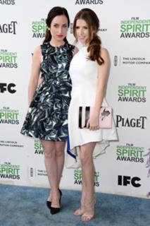 Anna Kendrick feet photo thumbnail
