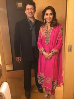Madhuri Dixit feet photo thumbnail