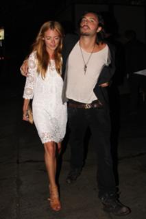 Cat Deeley feet photo thumbnail
