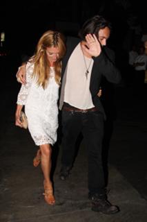 Cat Deeley feet photo thumbnail