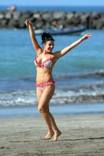 Kym Marsh feet photo thumbnail