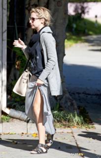 Ashley Tisdale feet photo thumbnail