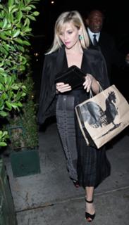 Reese Witherspoon feet photo thumbnail