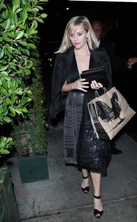 Reese Witherspoon feet photo thumbnail