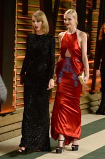 Taylor Swift feet photo thumbnail