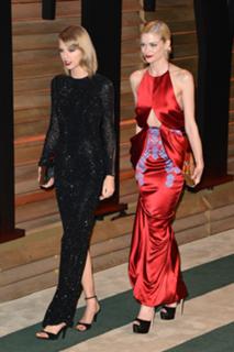 Taylor Swift feet photo thumbnail
