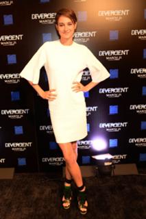 Shailene Woodley feet photo thumbnail