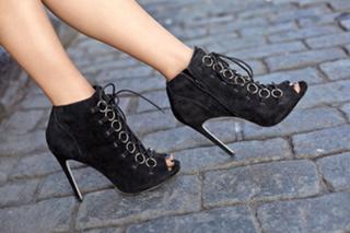 Chiara Ferragni feet photo thumbnail