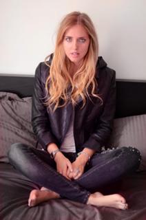 Chiara Ferragni feet photo thumbnail