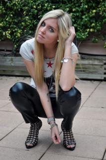 Chiara Ferragni feet photo thumbnail