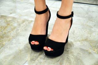 Chiara Ferragni feet photo thumbnail