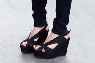 Chiara Ferragni feet photo thumbnail