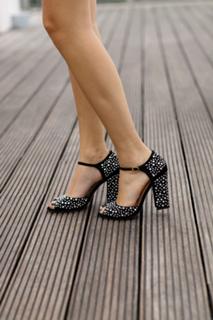 Chiara Ferragni feet photo thumbnail