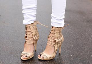 Chiara Ferragni feet photo thumbnail
