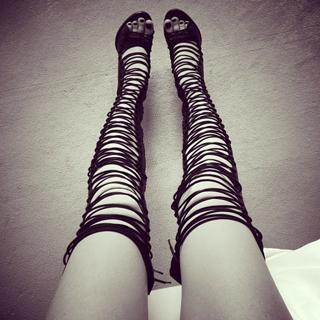 Chiara Ferragni feet photo thumbnail
