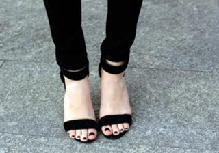 Chiara Ferragni feet photo thumbnail