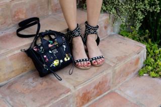 Chiara Ferragni feet photo thumbnail